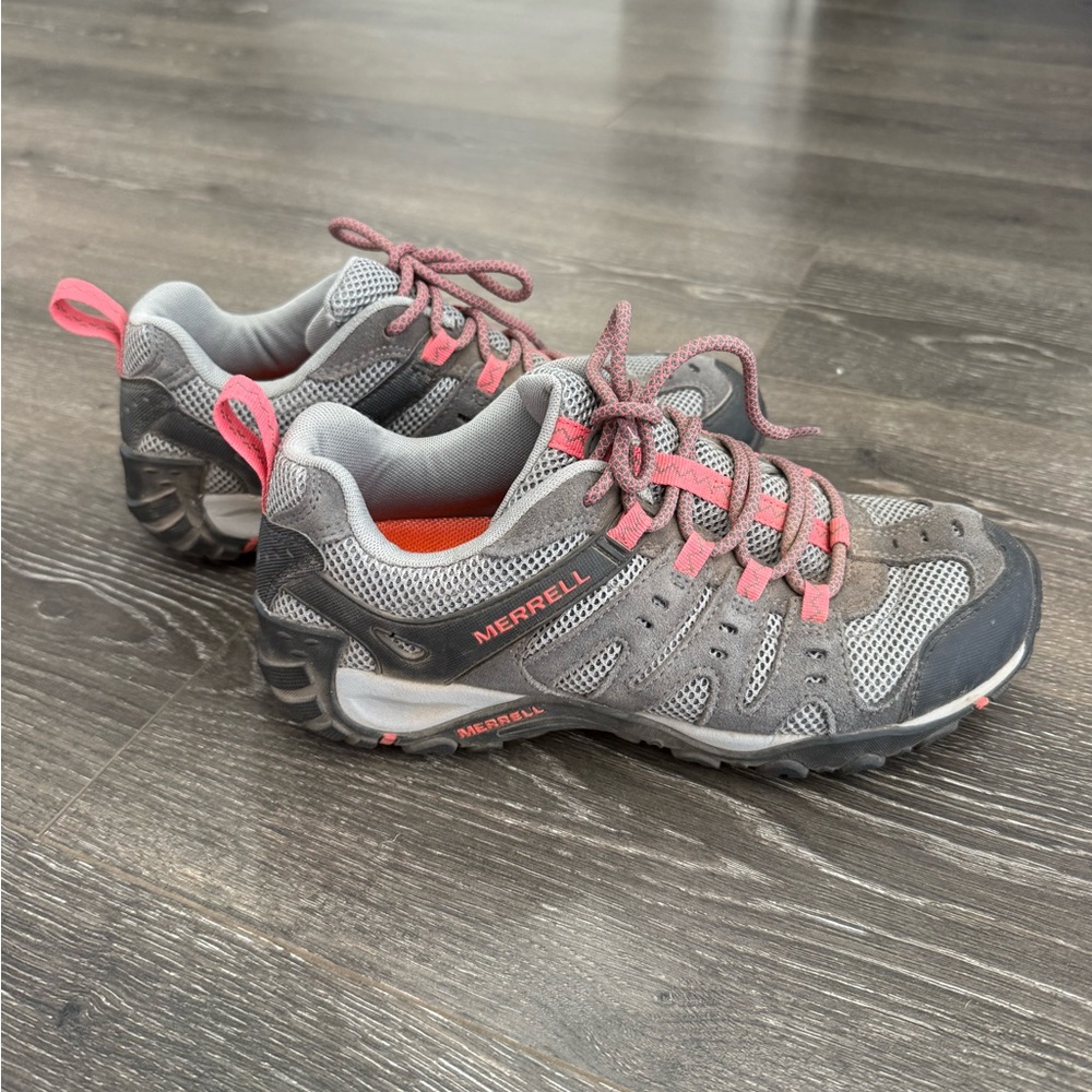 Merrell Women's Gray and Pink Hiking Shoes size 8
